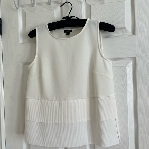Ann Taylor Factory Cream sleeveless top. Size small. - Picture 3 of 5